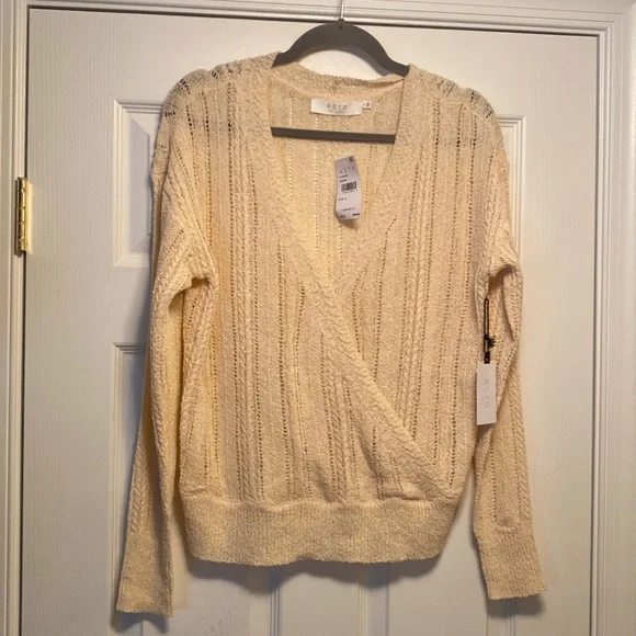 Brand New Astr Cream Sweater - Picture 1 of 7